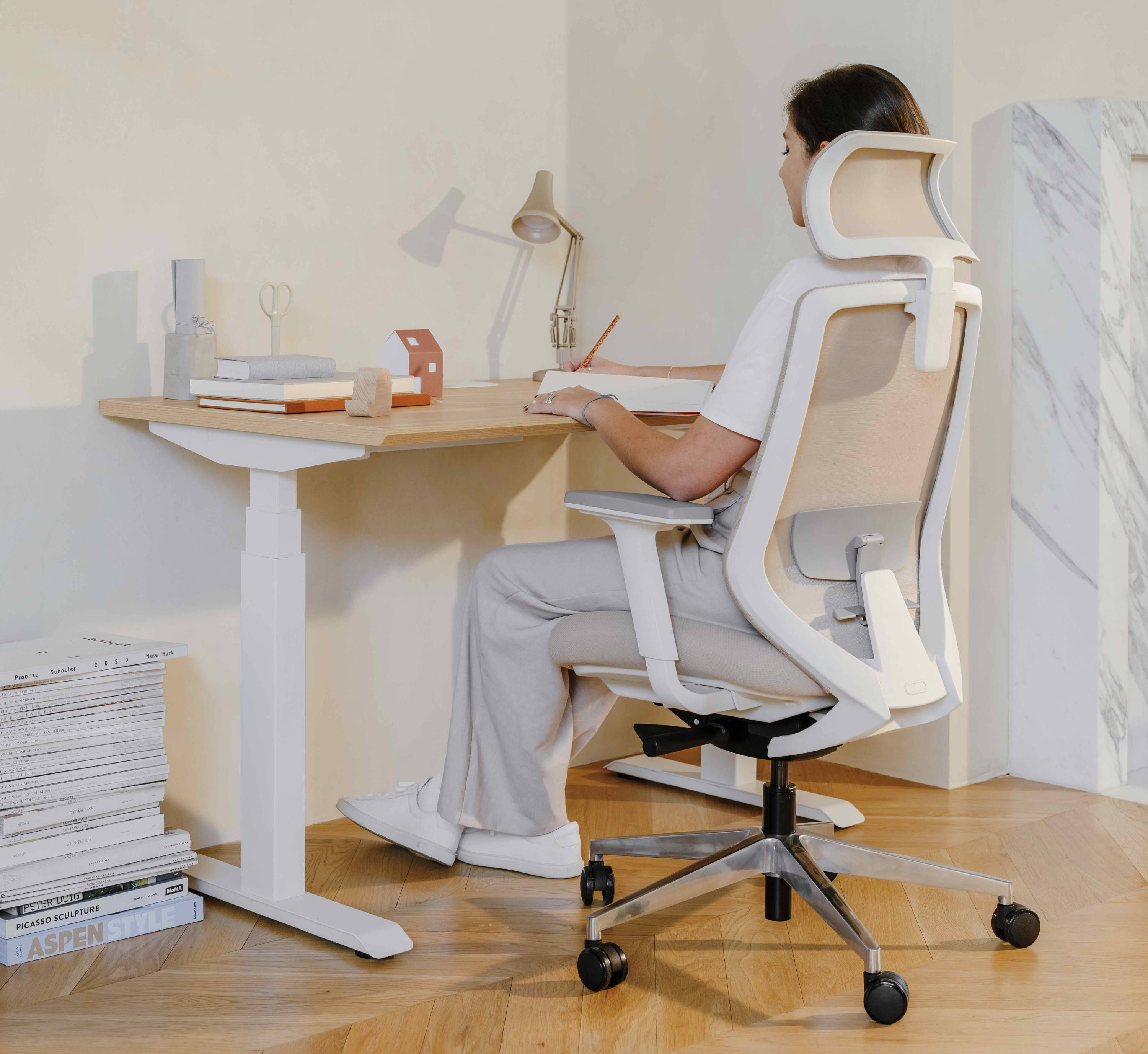 Workplace Ergonomics for Sitting and Stand-Up Desks — In Touch