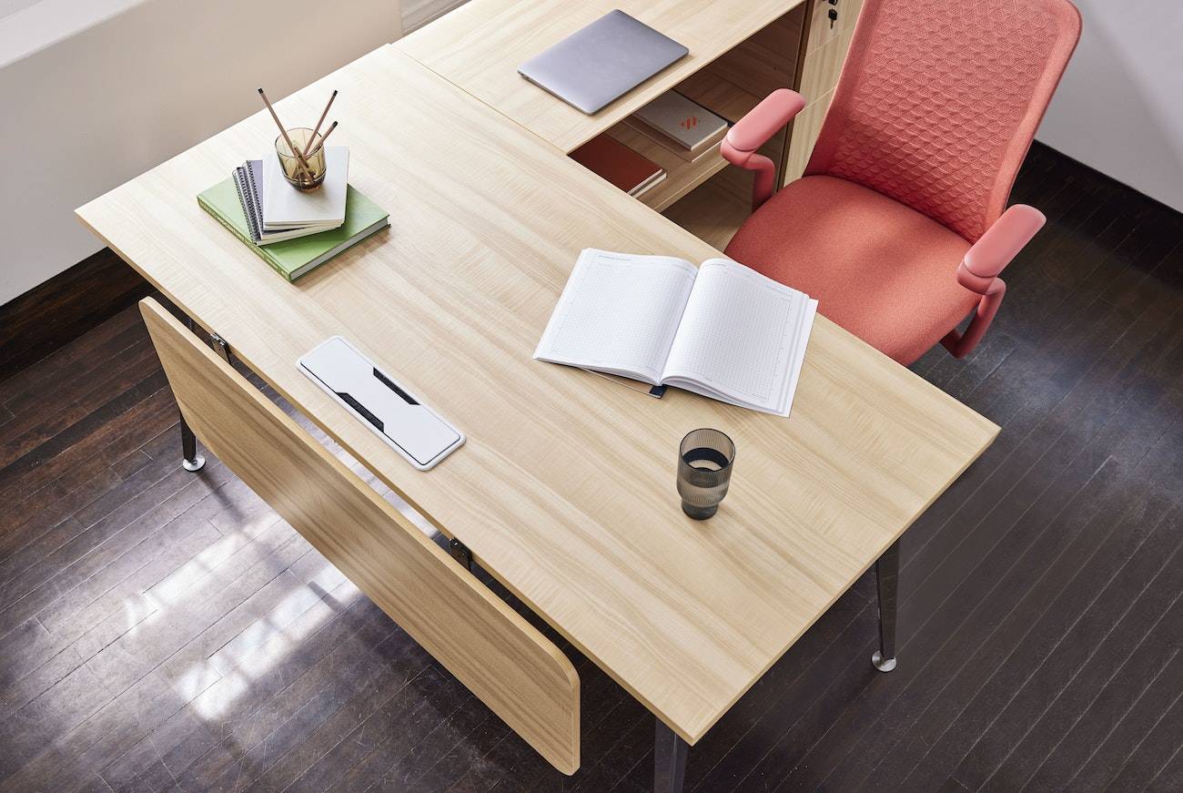 7 Unique Office Desk Decor Ideas