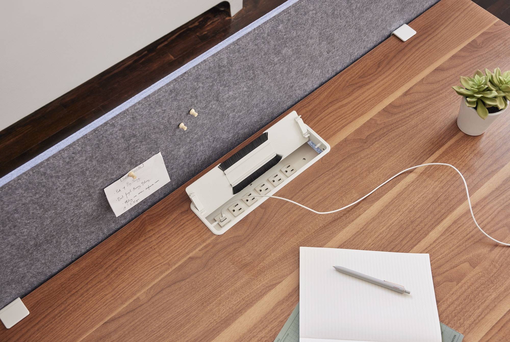 5 Easy Ways To Improve Your Desk Cable Management