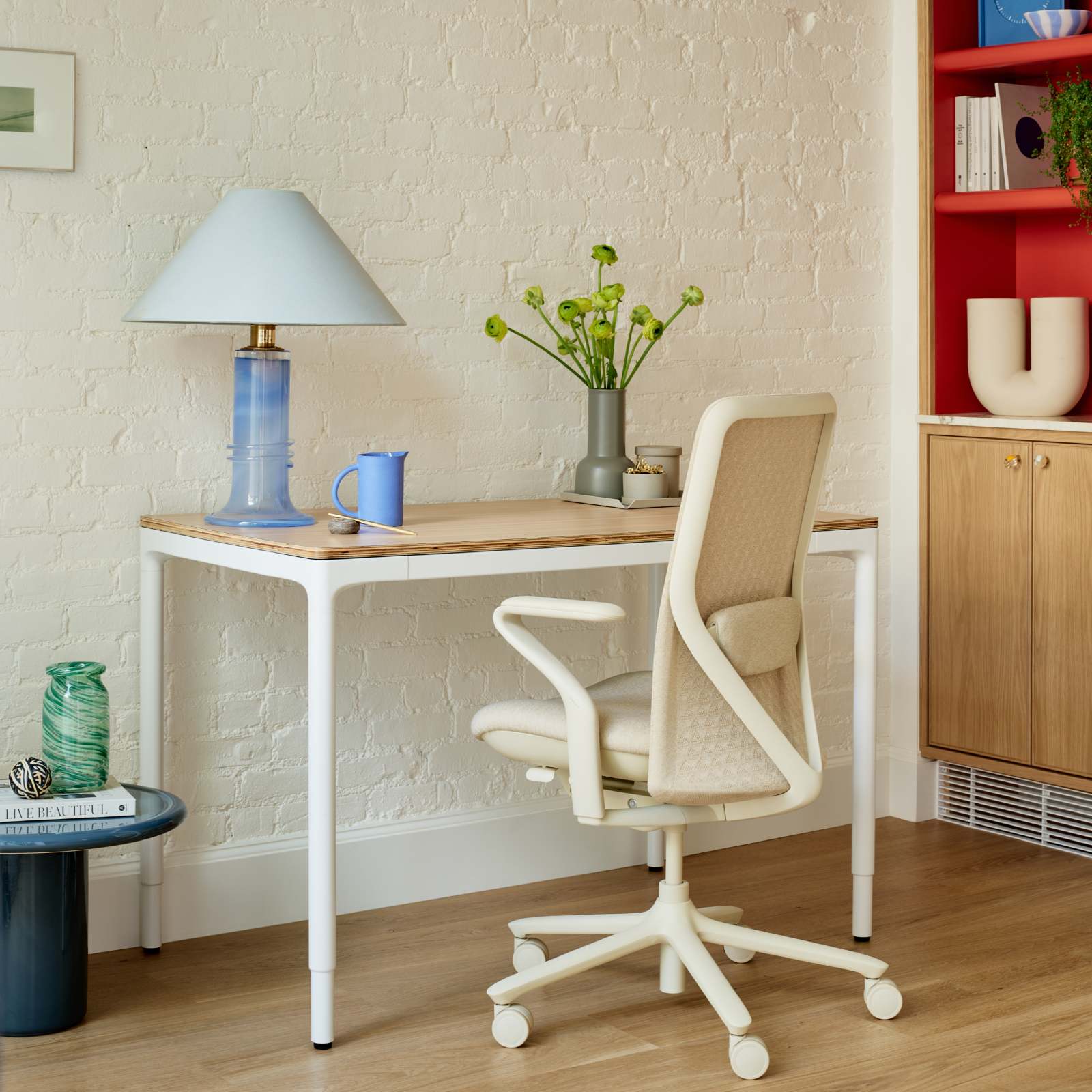 Top Color:White; Leg Color:White; Desk Size:48 inches x 27 inches;