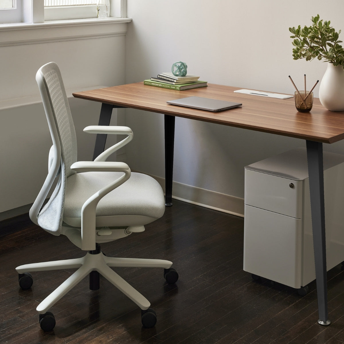 Top Color:White; Leg Color:Charcoal; Desk Size:48 inches x 24 inches;