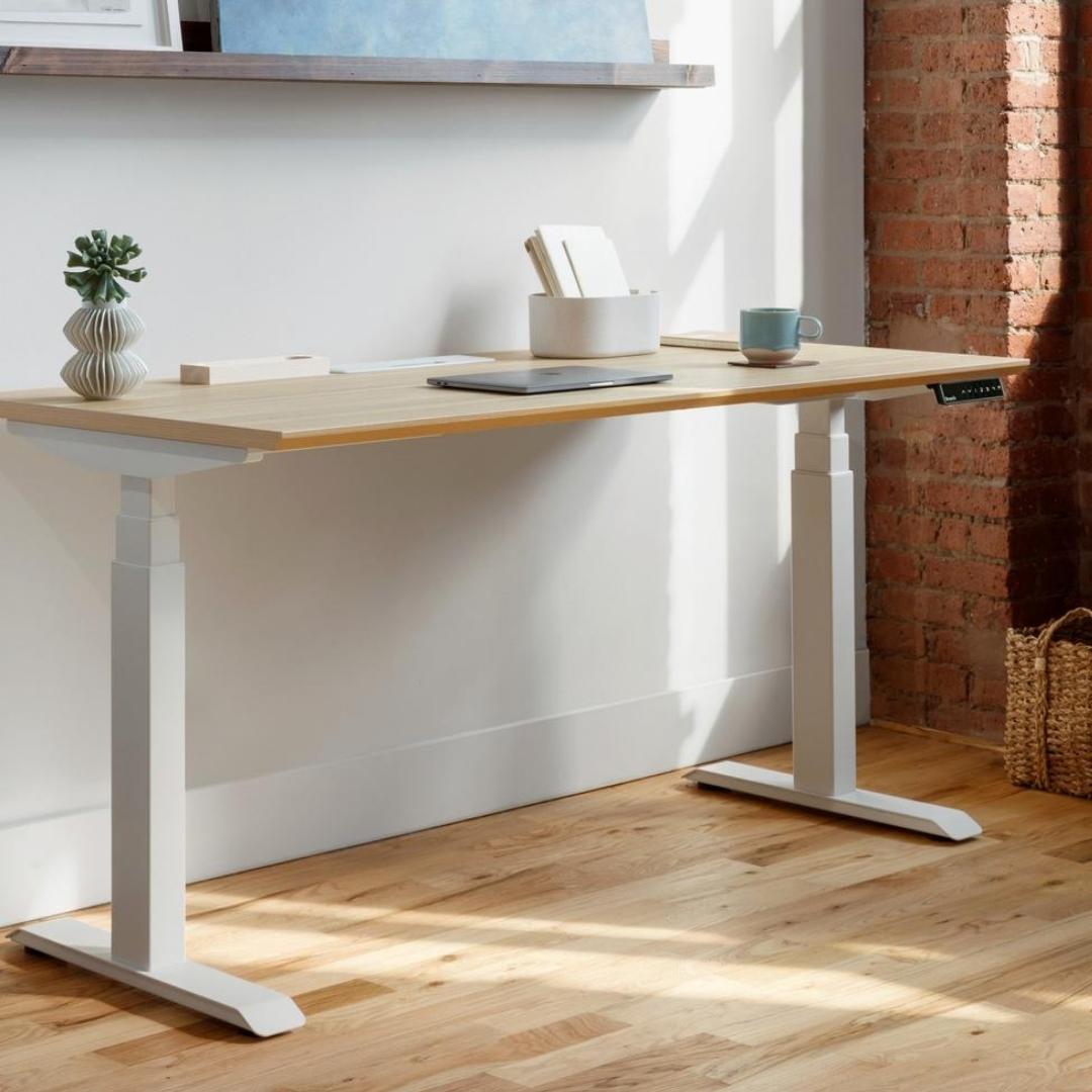 Top Color:Woodgrain; Leg Color:White; Desk Size:60 inches x 30 inches;